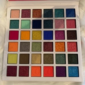 Bella forever love is love makeup eyeshadow